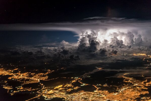 11277 metre irtifada bir pilotun gözünden fırtına fotoğrafları - Sputnik Türkiye