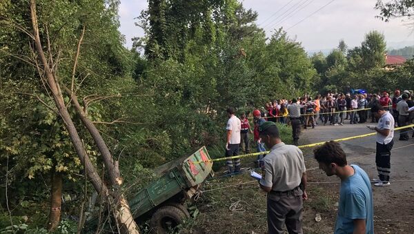 Tarım işçilerini taşıyan traktör devrildi - Sputnik Türkiye