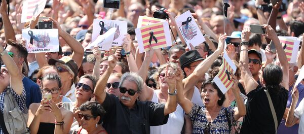 Barcelona'daki saldırıların ardından anma töreni düzenlendi - Sputnik Türkiye