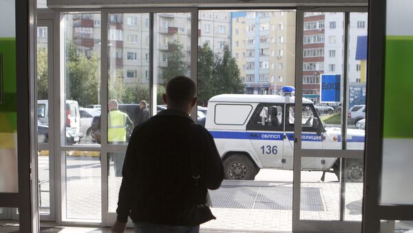 Police work in the center of Surgut on the site of a knife attack by an unidentified man who wounded eight people. - Sputnik Türkiye