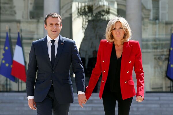 Franca Cumhurbaşkanı Emmanuel Macron- First Lady Brigitte Macron - Sputnik Türkiye