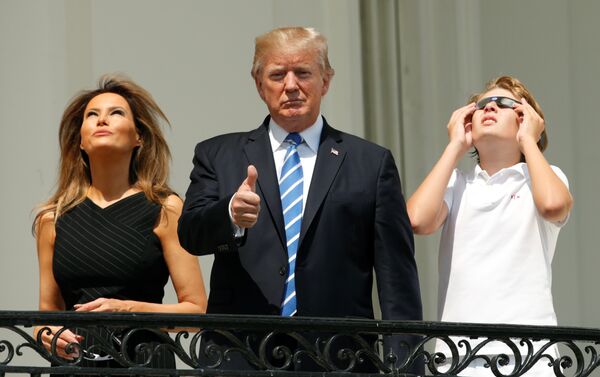 ABD Başkanı Donald Trump- First Lady Melania Trump ve oğulları Barron Trump - Sputnik Türkiye
