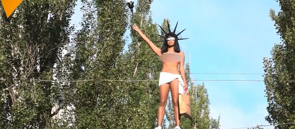 FEMEN aktivistinden Kiev’de şekerlemeli eylem - Sputnik Türkiye