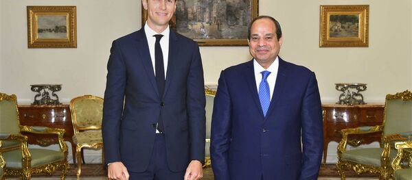 Mısır Cumhurbaşkanı Abdulfettah el Sisi ile ABD Başkanı Donald John Trump'ın başdanışmanı ve damadı Jared Corey Kushner - Sputnik Türkiye