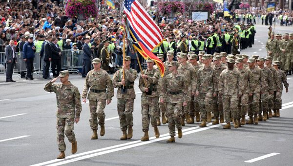 ABD askerleri Kiev'de düzenlenen bağımsızlık günü geçidinde. - Sputnik Türkiye