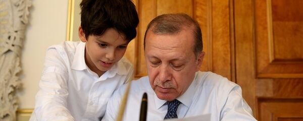 Cumhurbaşkanı Recep Tayyip Erdoğan ve torunu Ömer Tayyip Erdoğan - Sputnik Türkiye