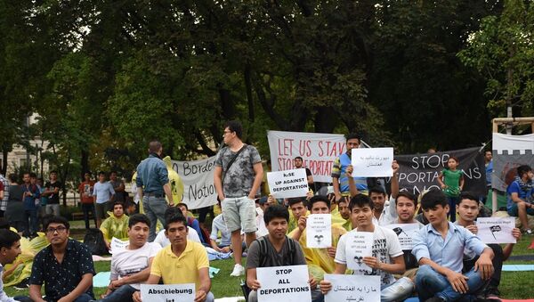 Avusturya’da Afgan sığınmacılardan oturma eylemi - Sputnik Türkiye