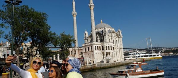 Ortaköy - İstanbul boğazı - turist - selfi - Sputnik Türkiye
