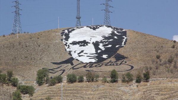 Uzaydan görülen dev Atatürk portresi yenilendi - Sputnik Türkiye
