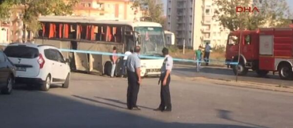 İzmir'de servis otobüsü geçişi sırasında patlama - Sputnik Türkiye