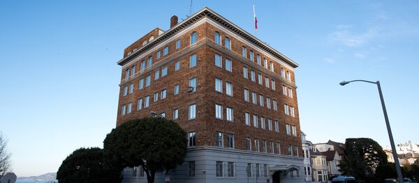 People walk past the Consulate-General of Russia in San Francisco, California on December 29, 2016 - Sputnik Türkiye
