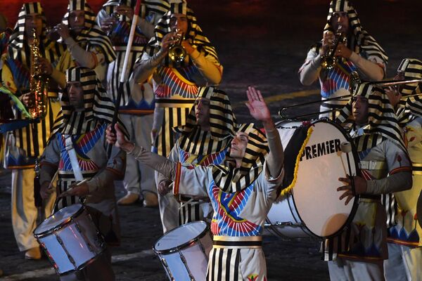 Mısır'ın Askeri Senfoni Orkestrası 10. Spasskaya Kulesi Festivali'nin kapanış töreninde, Moskova. - Sputnik Türkiye