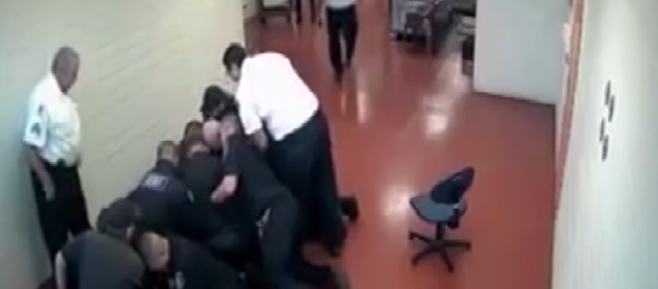 15 gardiyan 1 mahkum 15 gardiyan 1 mahkum - Sputnik Türkiye