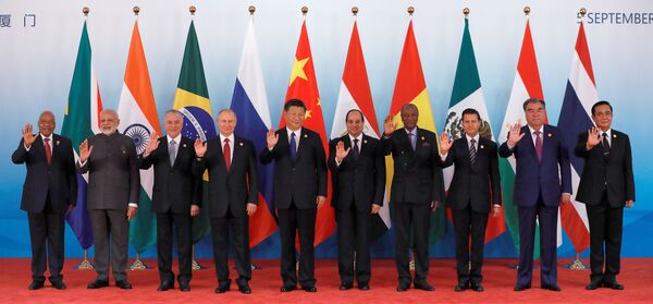 Liderler, toplantı öncesi aile fotoğrafı çektirdi. Liderler, toplantı öncesi aile fotoğrafı çektirdi. - Sputnik Türkiye