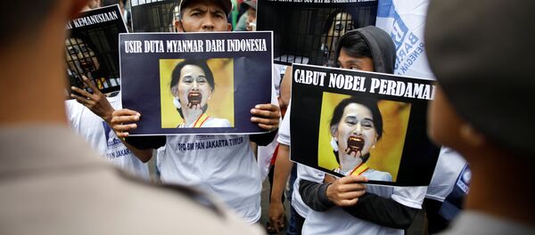 Birleşmiş Milletler (BM) Myanmar'ın Arakan bölgesinde yaşanan şiddet olayları nedeniyle 25 Ağustos'tan beri Bangladeş'e kaçan Arakanlı Müslüman sayısının 123 bin olduğunu açıklarken, Arakanlı Müslümanlar'a yönelik muameleye sessiz kalmakla eleştirilen Myanmar Dışişleri Bakanı ve Devlet Başkanlığı'ndan Sorumlu Devlet Bakanı Suu Kyi'ye yönelik tepkiler artıyor. Bu tepkilere Nobel Barış Ödüllü Pakistanlı eğitim aktivisti Malala Yusufzay da katıldı. - Sputnik Türkiye