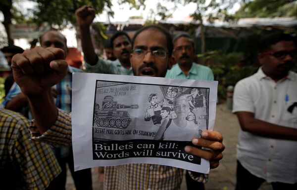  Gauri Lankesh cinayetini protesto eden eylemciler - Sputnik Türkiye