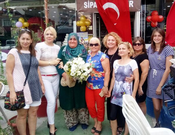 Türk ve Rus anneler Umut için buluştu.  - Sputnik Türkiye