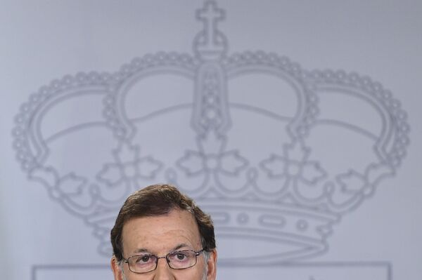 Rajoy Devlet avukatlarına Katalonya'nın referandum kanununun anayasaya aykırı olduğu konusunda dava açmaları emrini verdim dedi. Rajoy Devlet avukatlarına Katalonya'nın referandum kanununun anayasaya aykırı olduğu konusunda dava açmaları emrini verdim dedi. - Sputnik Türkiye