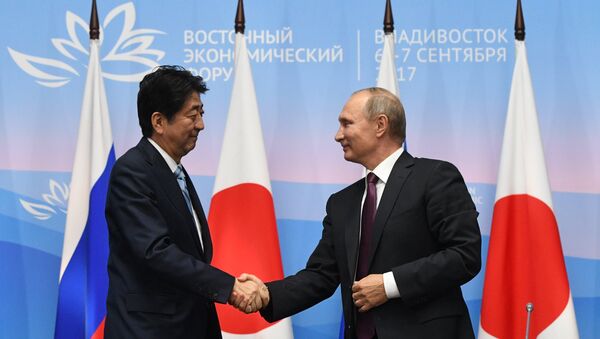 Japonya Başbakanı Şinzo Abe- Rusya Devlet Başkanı Vladimir Putin - Sputnik Türkiye