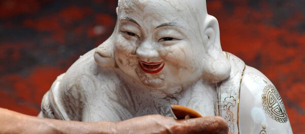 Endonezya'da bir Buda heykeli - Sputnik Türkiye