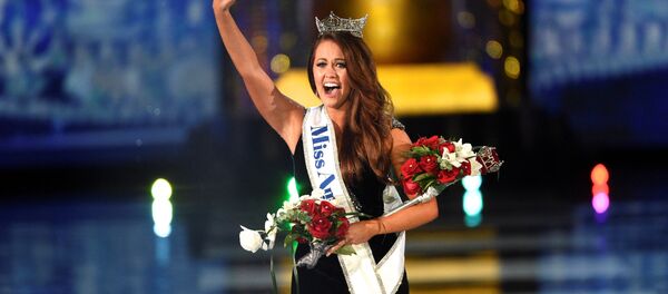 97.si düzenlenen Miss America'da tacı kazanan Kuzey Dakotalı Cara Mund oldu. - Sputnik Türkiye