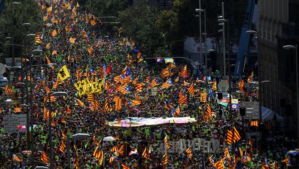 Katalanlar İspanya'dan ayrılmak için yürüdü - Sputnik Türkiye