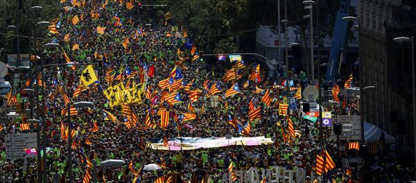 Katalanlar İspanya'dan ayrılmak için yürüdü - Sputnik Türkiye