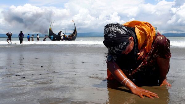 Myanmar-Bangladeş sınırında yorgun bir Arakanlı kadın - Sputnik Türkiye