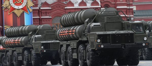 An S-400 Triumf air defense missile system, seen here during the military parade in Moscow marking the 72nd anniversary of the victory in the Great Patriotic War of 1941-1945. - Sputnik Türkiye