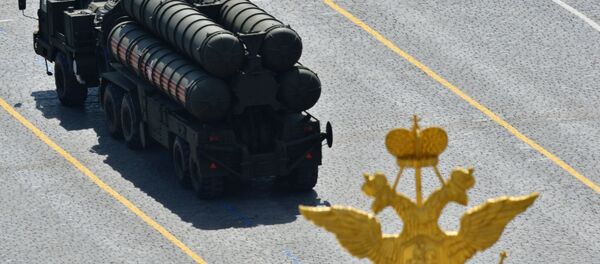 An S-400 Triumph / SA-21 Growler medium-range and long-range surface-to-air missile system - Sputnik Türkiye