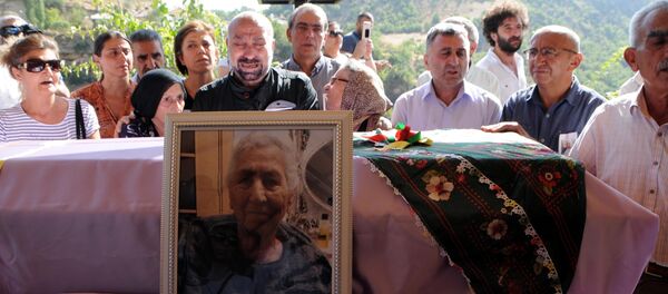 Aysel Tuğluk, annesinin cenazesine katılamadı - Sputnik Türkiye