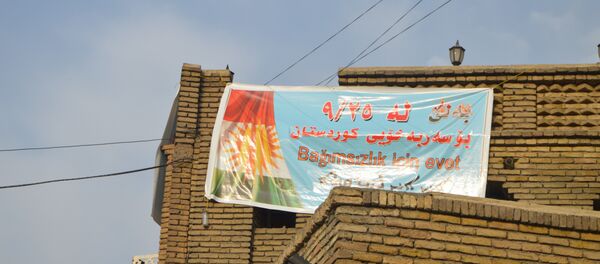 Erbil'de bağımsızlık referandumu için asılan bir afiş - Sputnik Türkiye