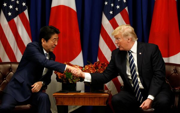 ABD Başkanı Donald Trump, 72. BM Genel Kurulu çerçevesinde Japonya Başbakanı Şinzo Abe ile görüştü. - Sputnik Türkiye