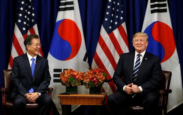 ABD Başkanı Donald Trump, 72. BM Genel Kurulu çerçevesinde Güney Kore Devlet Başkanı Moon Jae-in ile de bir araya geldi. - Sputnik Türkiye