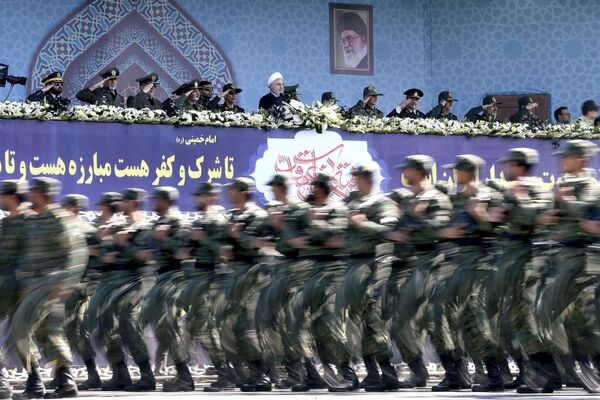 Tahran'da 'Kutsal Savunma Haftası' için düzenlenen askeri tören - Sputnik Türkiye