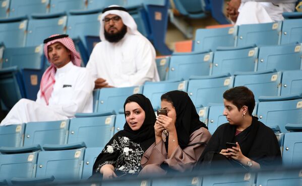 Suudi Arabistan'da kadınlar stadyuma alındı - Sputnik Türkiye