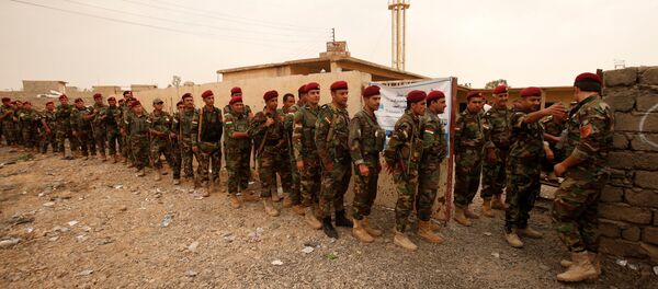 Oy vermek için bekleyen Peşmerge - Sputnik Türkiye