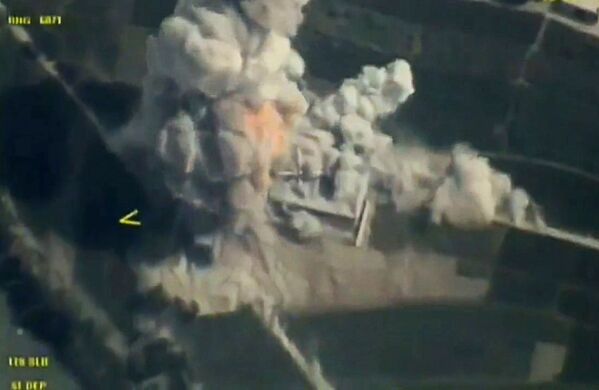 Tu-95 stratejik bombardıman uçakları, Suriye'deki IŞİD hedeflerini vurdu - Sputnik Türkiye