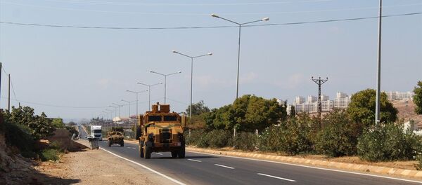 Suriye sınırındaki birliklere takviye amaçlı gönderilen askeri araç ve ekipmanlar Hatay'a ulaştı. - Sputnik Türkiye