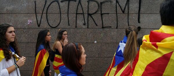 Katalonya'nın başkenti Barcelona'da öğrenciler bağımsızlık referandumu için eylem yaptı - Sputnik Türkiye