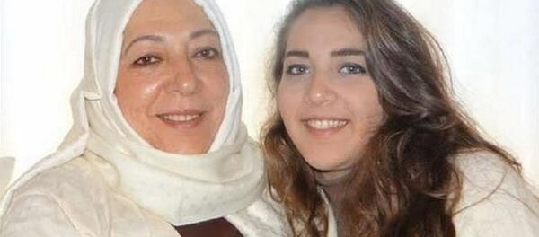 Suriyeli aktivist Orouba Bakarat ile gazeteci kızı Halla Barakat - Sputnik Türkiye