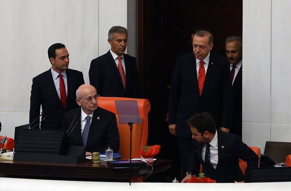 Kahraman konuşmasını yaparken CHP sıralarından 'Mustafa Kemal Atatürk nerede?' sesleri yükseldi. - Sputnik Türkiye