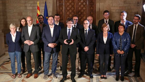 Kataonya Özerk Yönetimi Başkanı Carles Puigdemont ve hükümet üyeleri - Sputnik Türkiye
