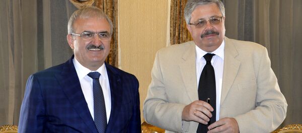 Antalya Valisi Münir Karaloğlu ve Rus Büyükelçi Aleksey Yerhov - Sputnik Türkiye