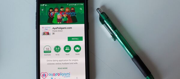 Endonezya'da çokeşlilik isteyenlerin birbirini bulması için geliştirilen AyoPoligami adlı uygulama - Sputnik Türkiye
