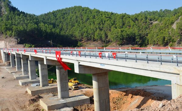 Barajın ayırdığı köylüler yıllar sonra kucaklaştı - Sputnik Türkiye