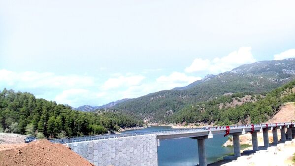 Barajın ayırdığı köylüler yıllar sonra kucaklaştı - Sputnik Türkiye