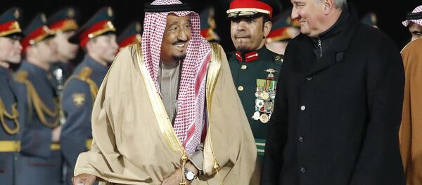Suudi Arabistan Kralı Selman bin Abdülaziz, Rusya Dışişleri Bakan Yardımcısı Mihail Bogdanov ve Başbakan Yardımcısı Dmitriy Rogozin - Sputnik Türkiye