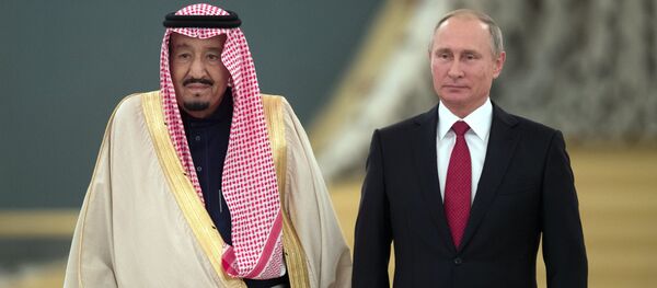 Rusya Devlet Başkanı Vladimir Putin, Suudi Kral Selman bin Abdülaziz el Suud Rusya Devlet Başkanı Vladimir Putin, Suudi Kral Selman bin Abdülaziz el Suud - Sputnik Türkiye