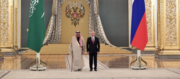 Rusya Devlet Başkanı Vladimir Putin, Suudi Kral Selman bin Abdülaziz el Suud - Sputnik Türkiye